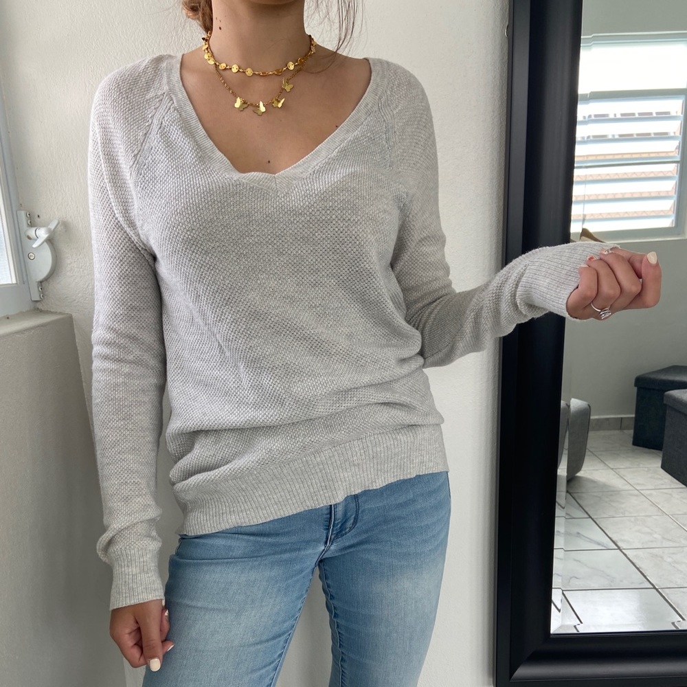 Gray Sweater ✨OPEN FOR OFFERS✨